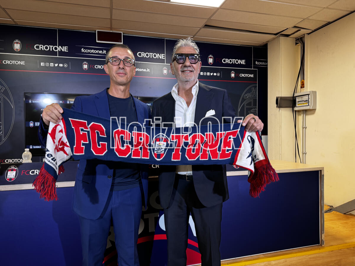 Calcio Crotone - Presentato mister Longo: «Voglio una squadra che riaccenda la passione per il Crotone» - 
