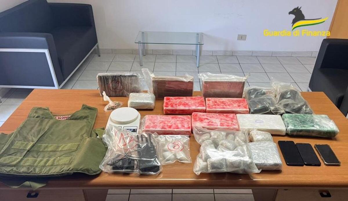 Cronaca - Due arresti per traffico di stupefacenti,  sequestrati 13 Kg di cocaina - 