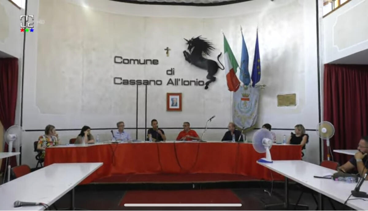 Cassano all'Jonio - Conti in ordine e nuove misure per il personale al Comune - 