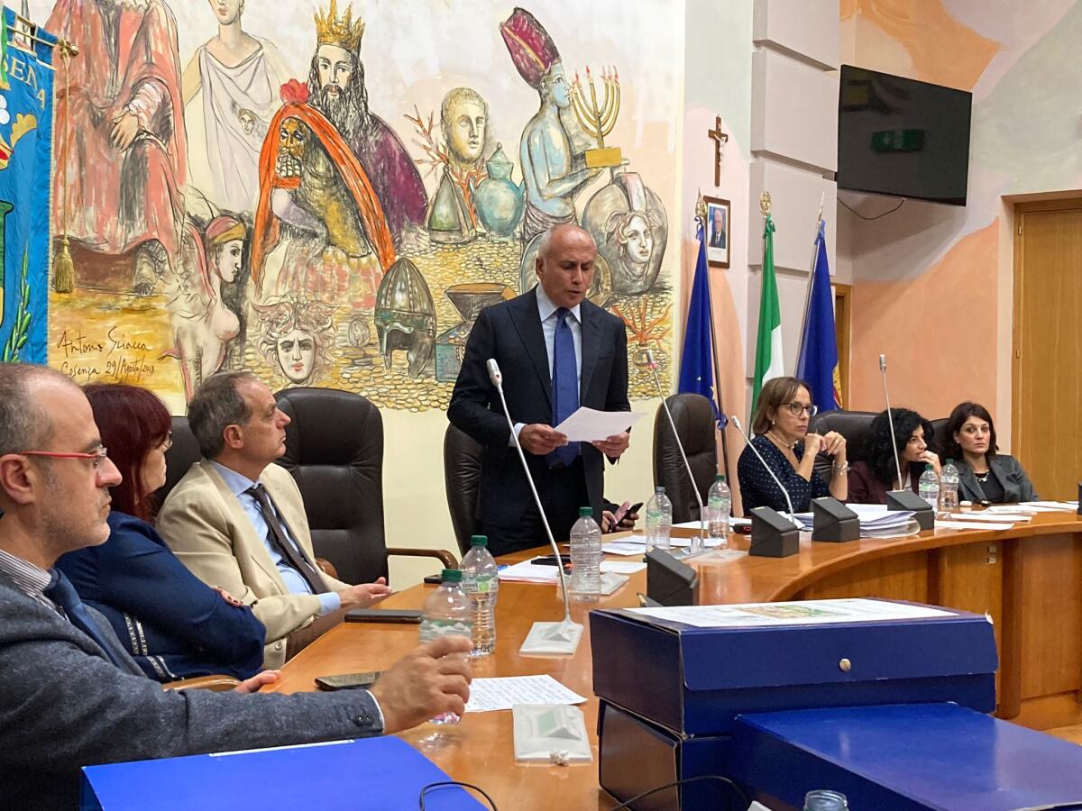 Cosenza, verso un nuovo regolamento Tari - 