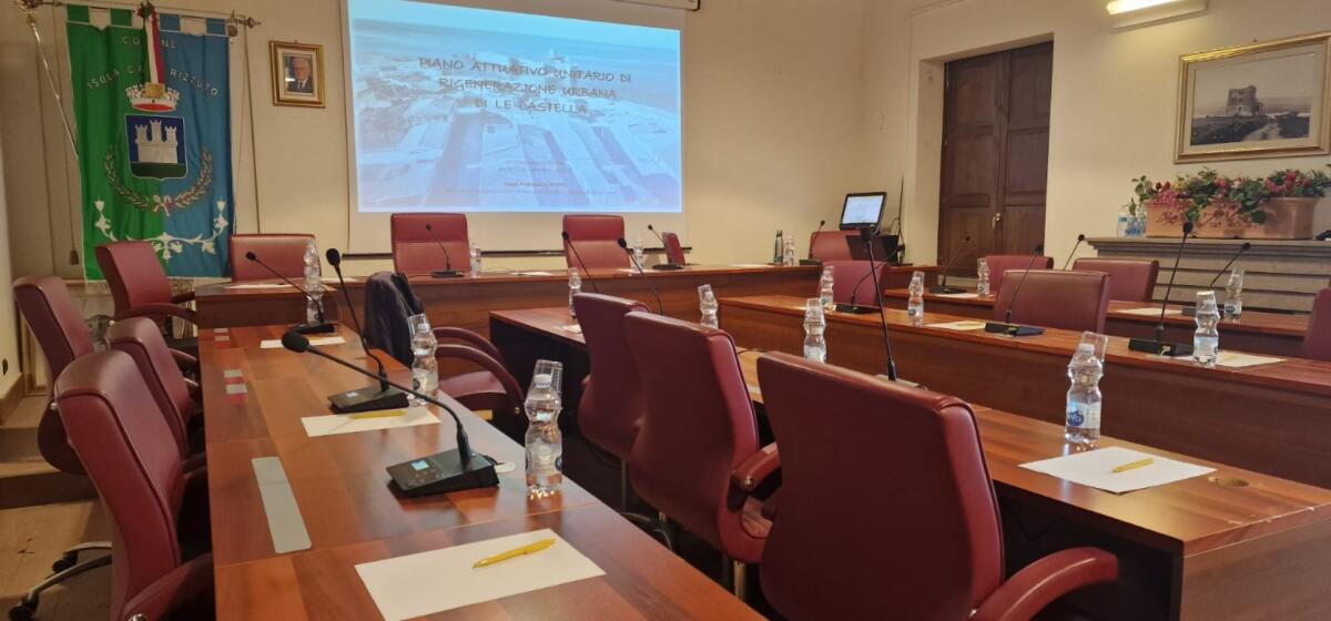 Isola C.R. - L'opposizione incalza il sindaco Vittimberga: «La crisi è servita» - 