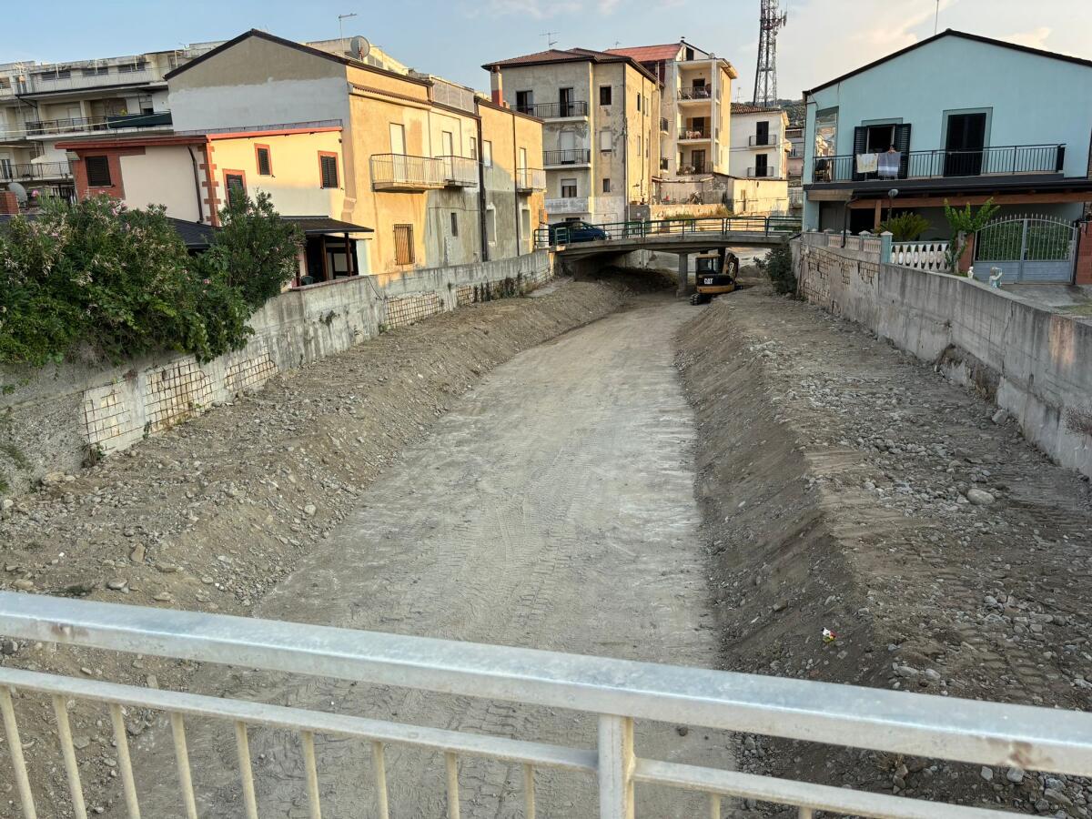 Cariati - In corso la pulizia dei torrenti - 