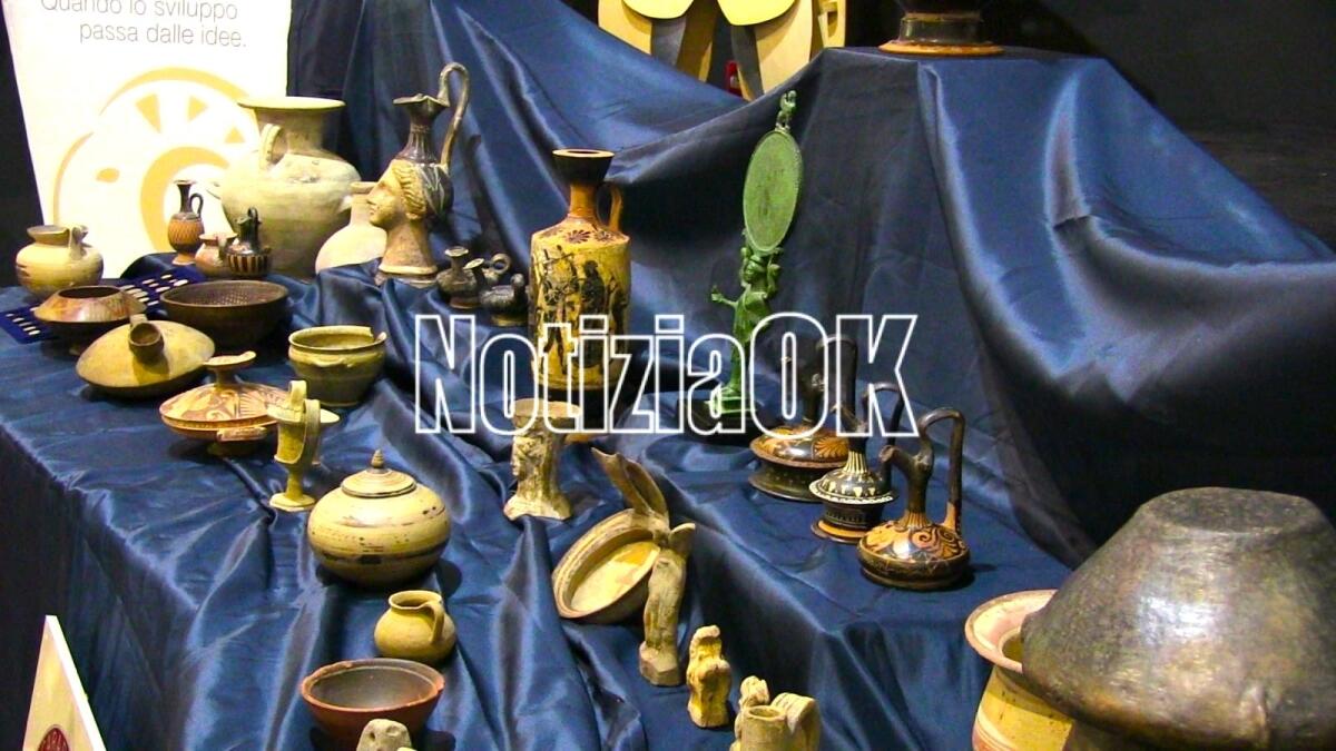 (FOTO) Lo specchio, le anfore e i resti di Kroton in mostra al Museo - 