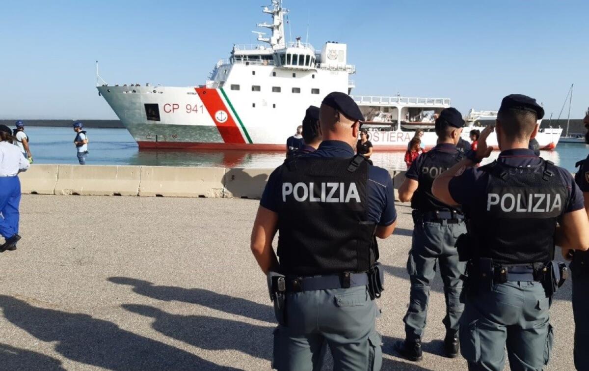 Crotone - Arrestato migrante iraniano, era a capo di un'organizzazione di truffe - 