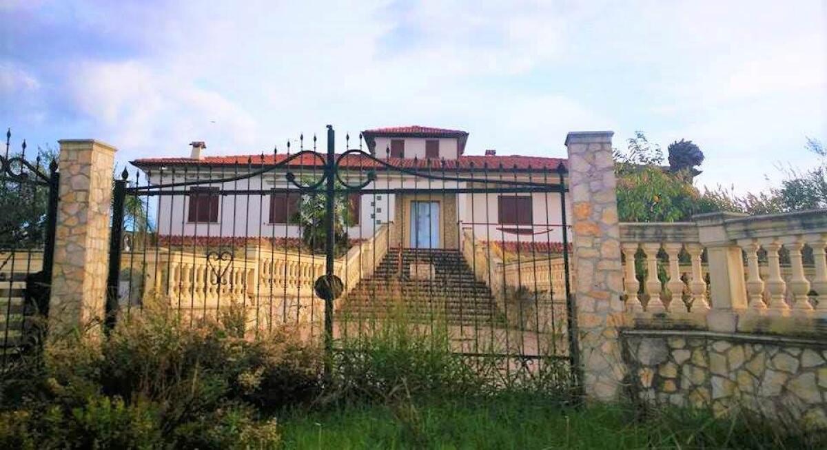 Cassano, bando di gara per l'ex Villa Forastefano - 