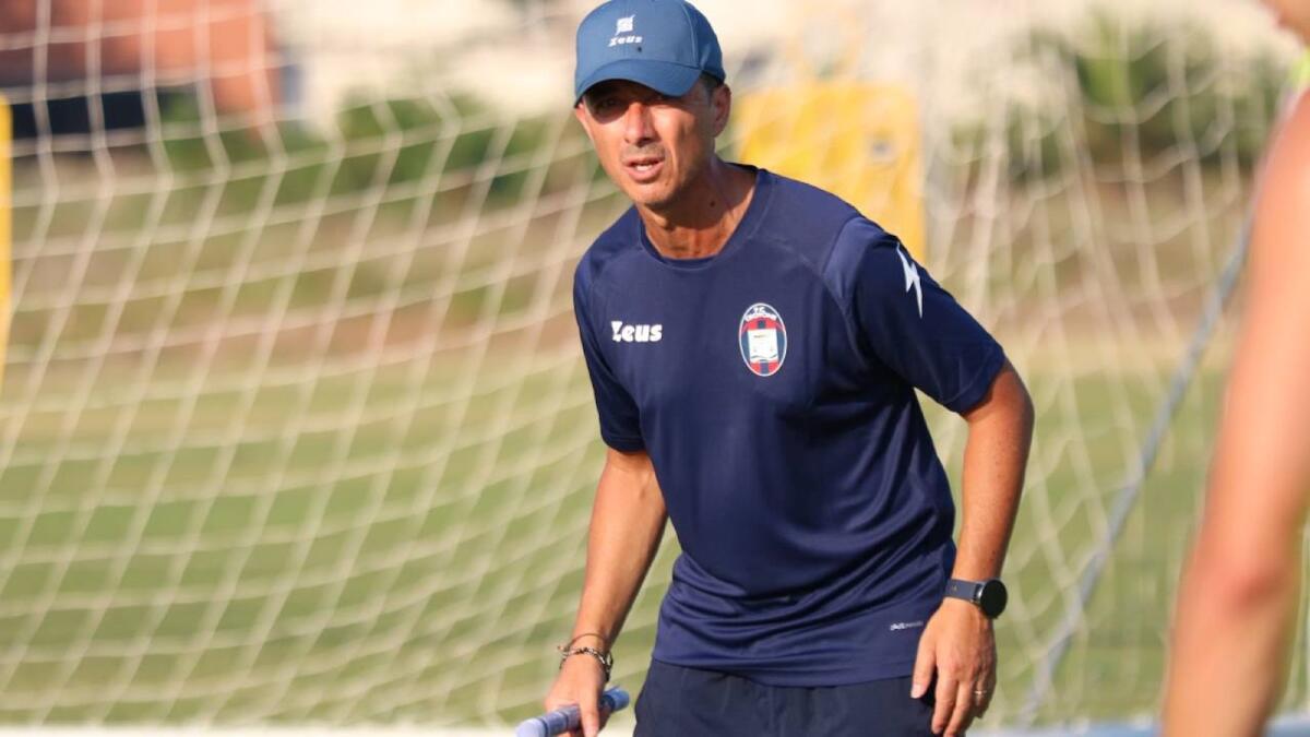 Serie C - Crotone | Mister Longo: «Il sacrificio sarà il prezzo da pagare per essere tutti felici» - 