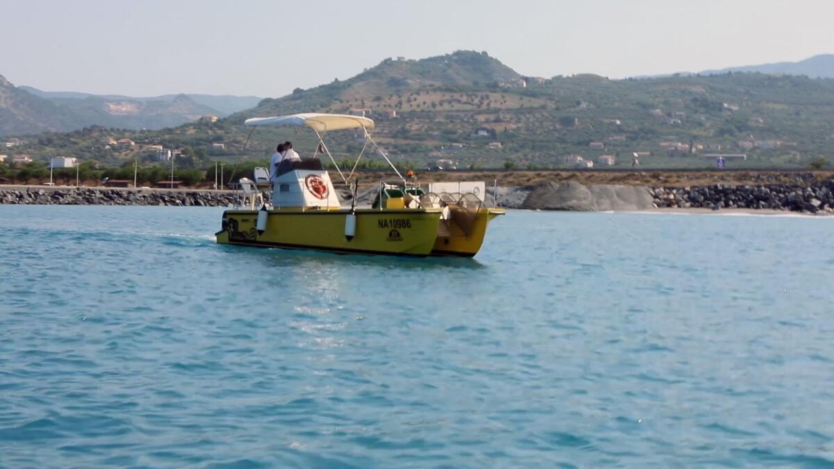 Per pulire il mare calabrese arriva una flotta di sei battelli - 