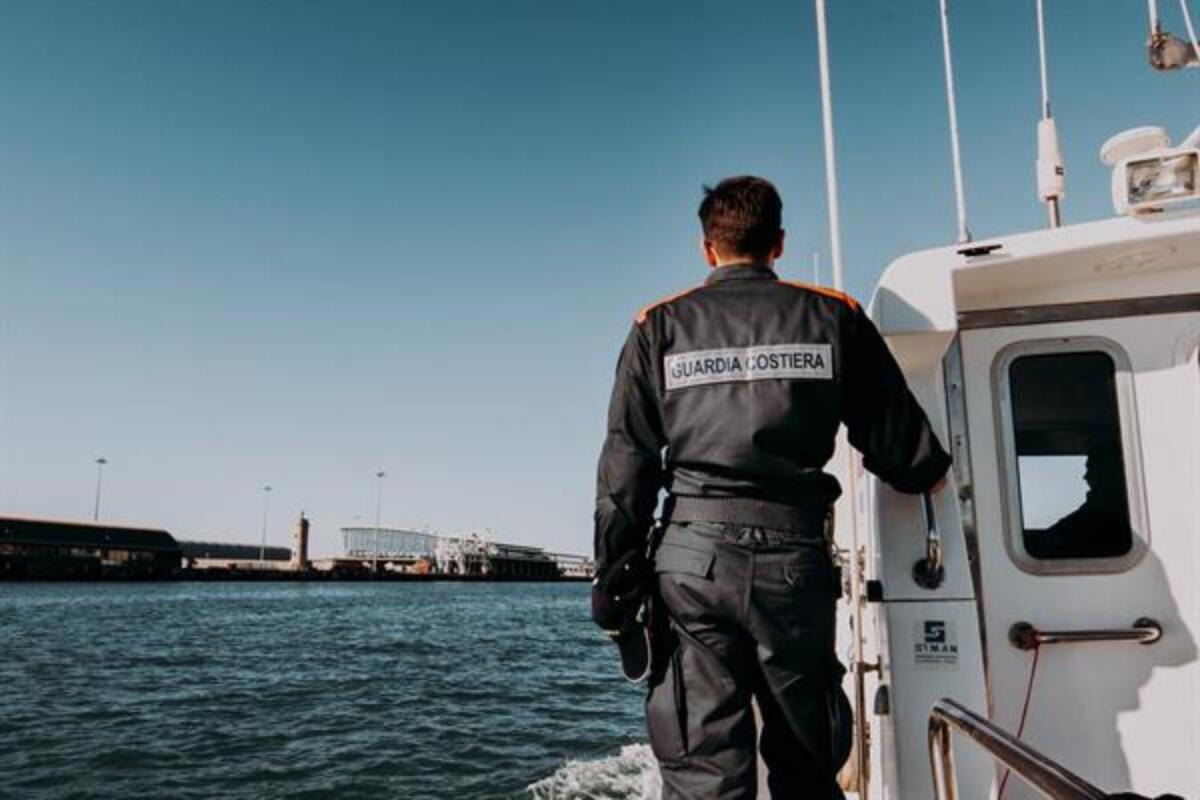 Due emergenze in mare risolte dagli uomini della Capitaneria di Porto di Crotone - 