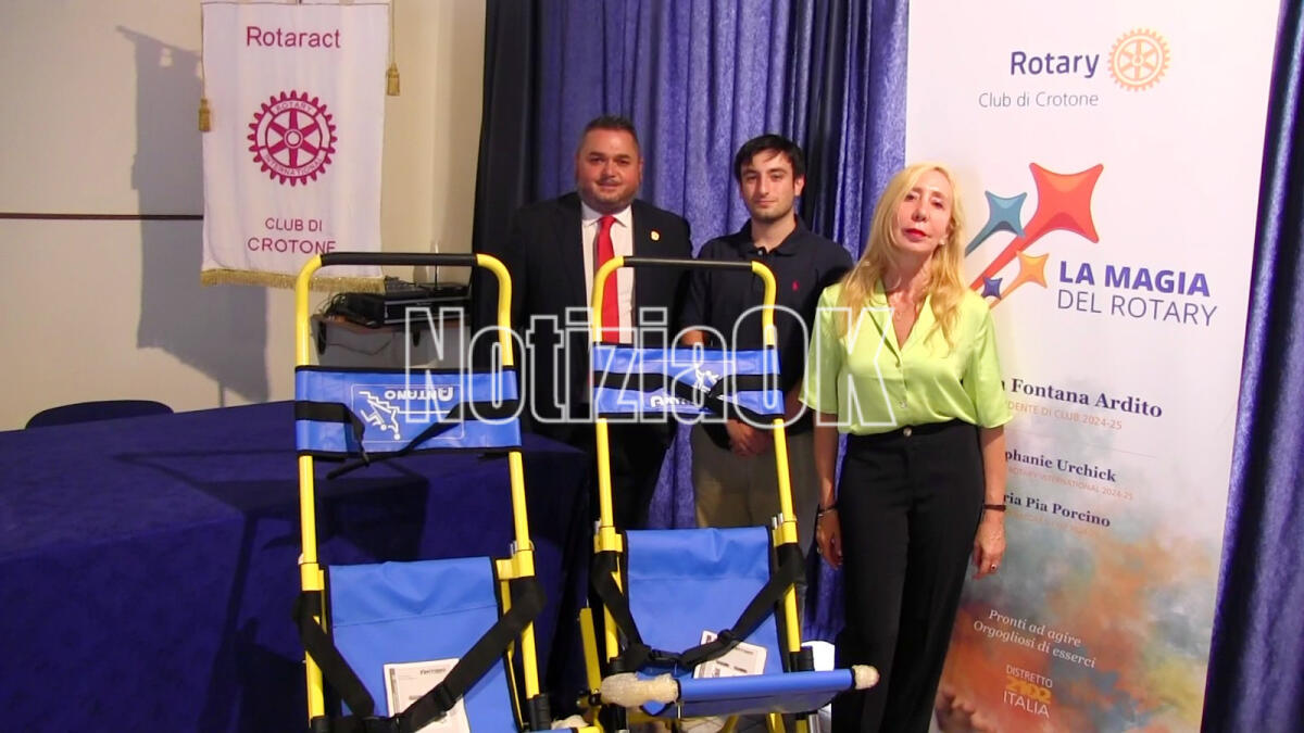 Crotone, donate alla Croce Rossa due sedie a trasporto - Sergio Monteleone - Domenico Gangale - Maria Stella Marino