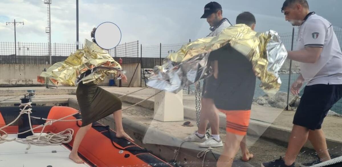 Due persone cadute in mare, salvate dalla Guardia Costiera - 