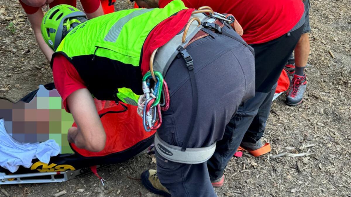 Cade durante un'arrampicata, salvato dal Soccorso Alpino - 