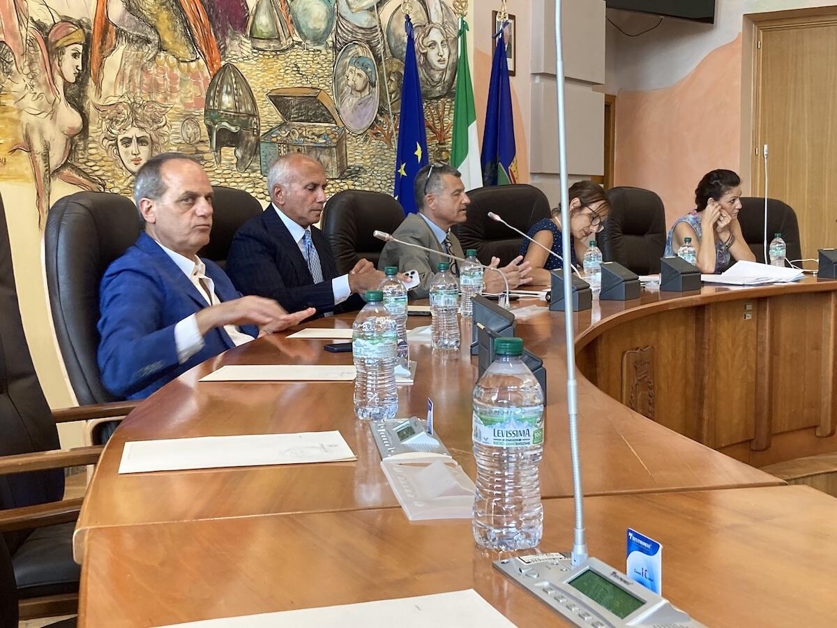 Cosenza - Nel lungo Consiglio comunale la discussione su Corso Vittorio Emanuele e Amaco - 