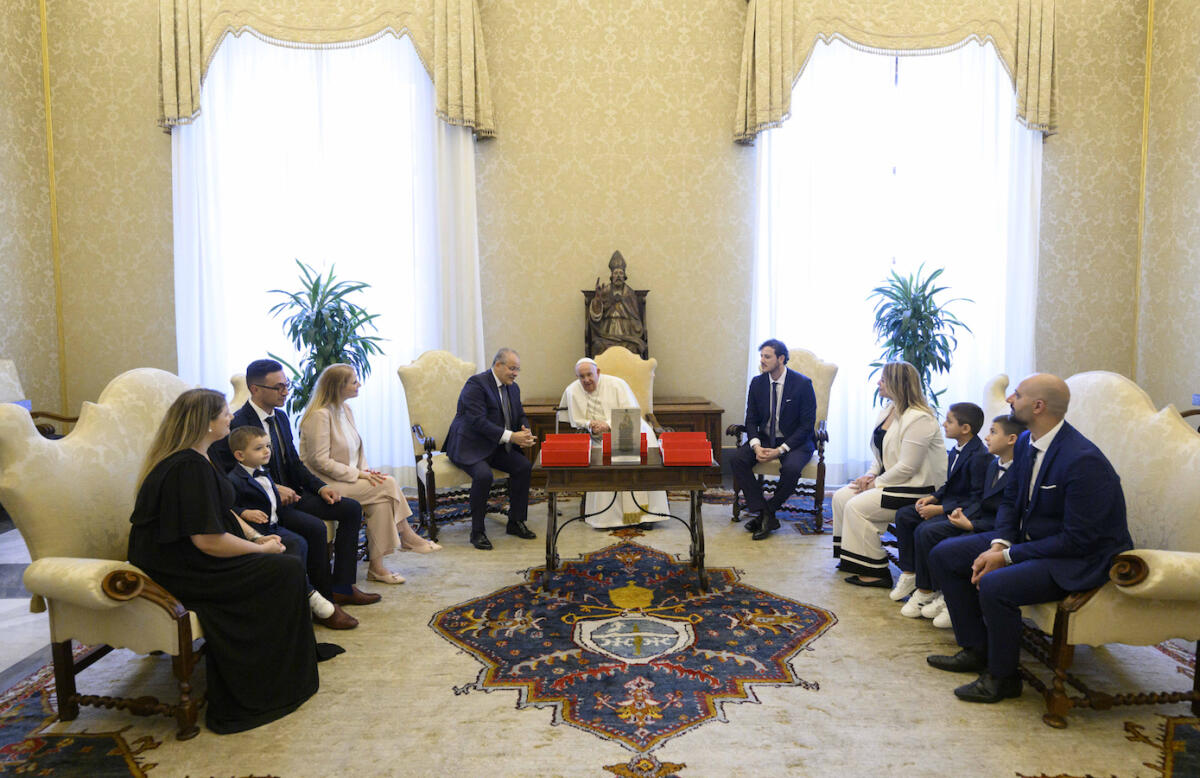 Michele Affidato realizza opere scultoree ispirate al Magistero di Papa Francesco (Foto Gallery) - 