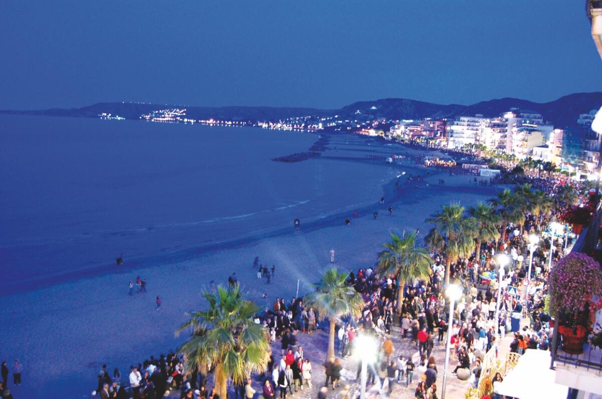 Sondaggio - Come rendere ancora più bello e attrattivo il lungomare di Crotone? Dicci la tua! - Panorama Notturno - 2021