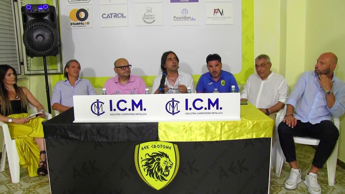 (VIDEO) Calcio, l'Aek Crotone pronta per il campionato di Promozione: ''Onoreremo questi colori'' - 