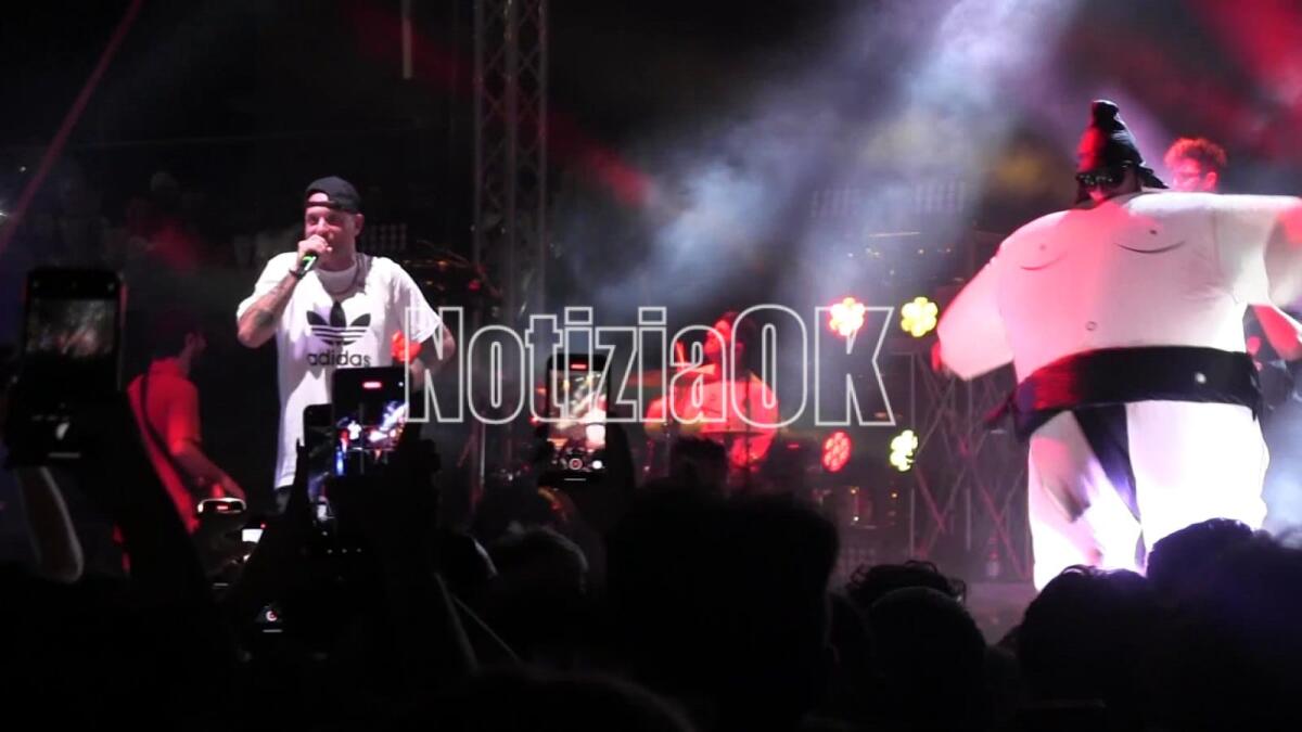 La grande musica live animerà l’estate crotonese: tutti gli appuntamenti - Clementino lo scorso anno a Piazzale Ultras