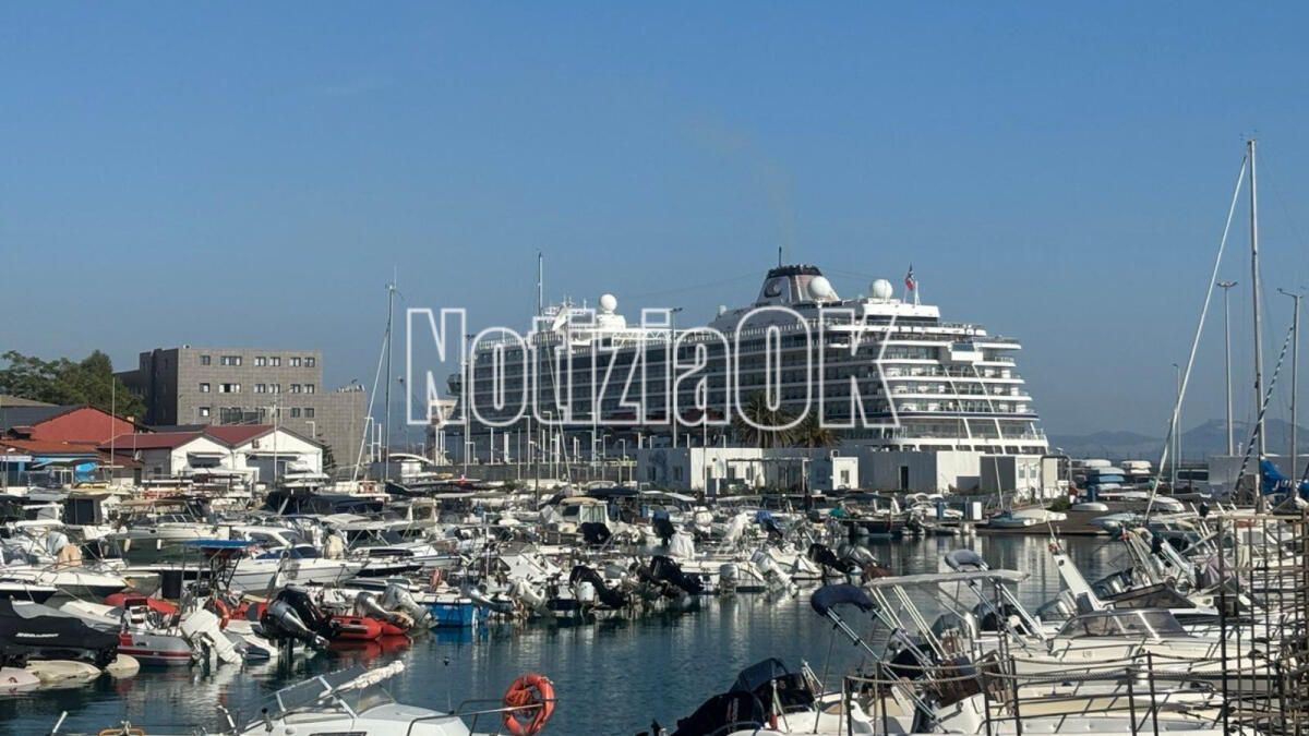 Crotone - La Viking Jupiter di nuovo in città apre il trittico di navi per Ferragosto - 