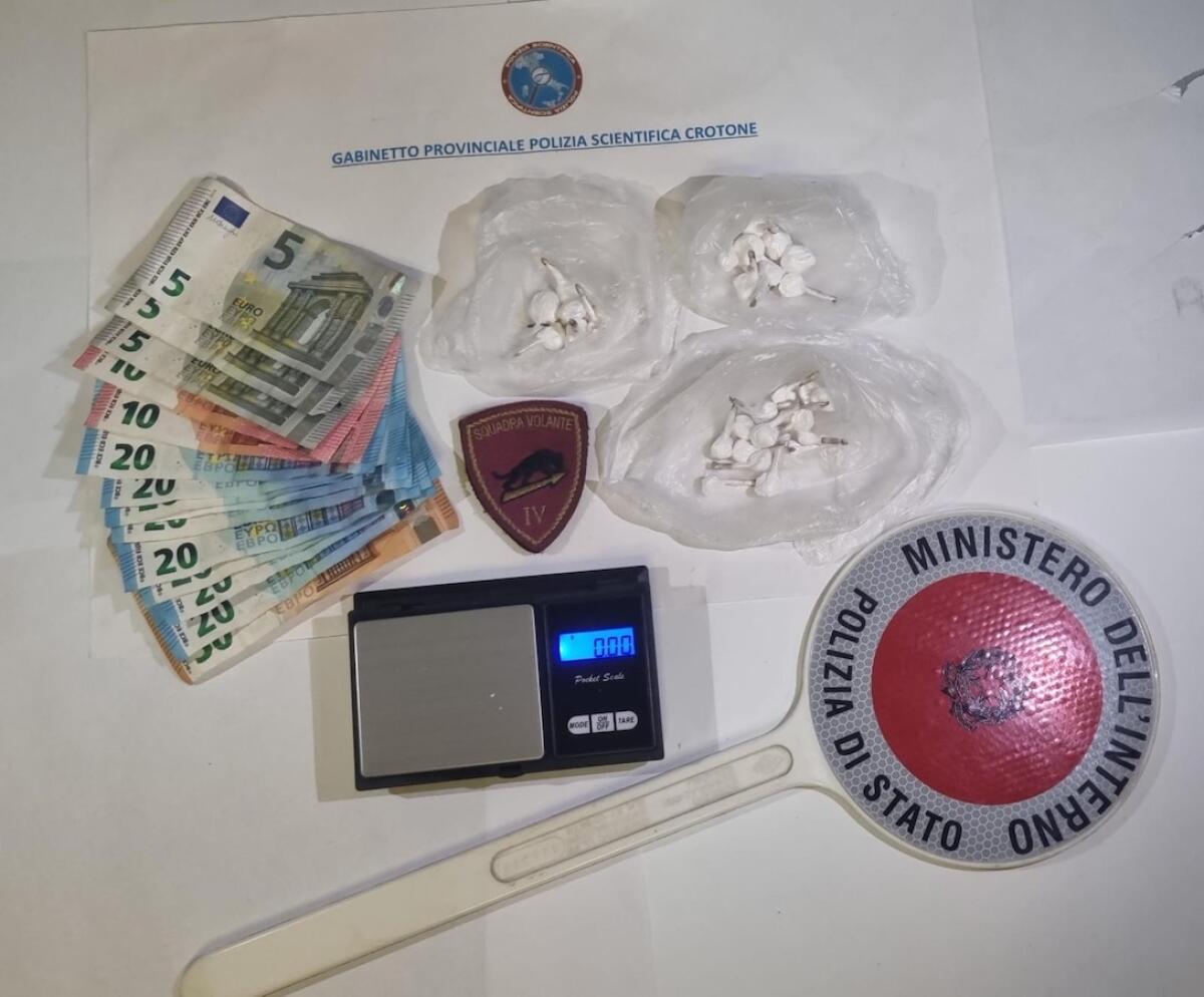 Crotone - Nasconde 31 dosi di cocaina negli slip: arrestato - 