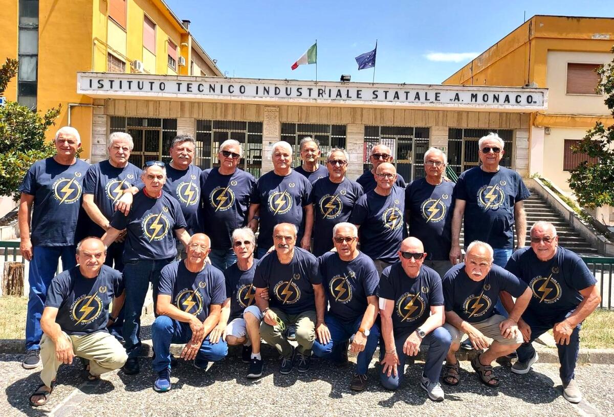 A Cosenza emozioni e ricordi per una “cena di classe” dopo 50 anni dal diploma - 