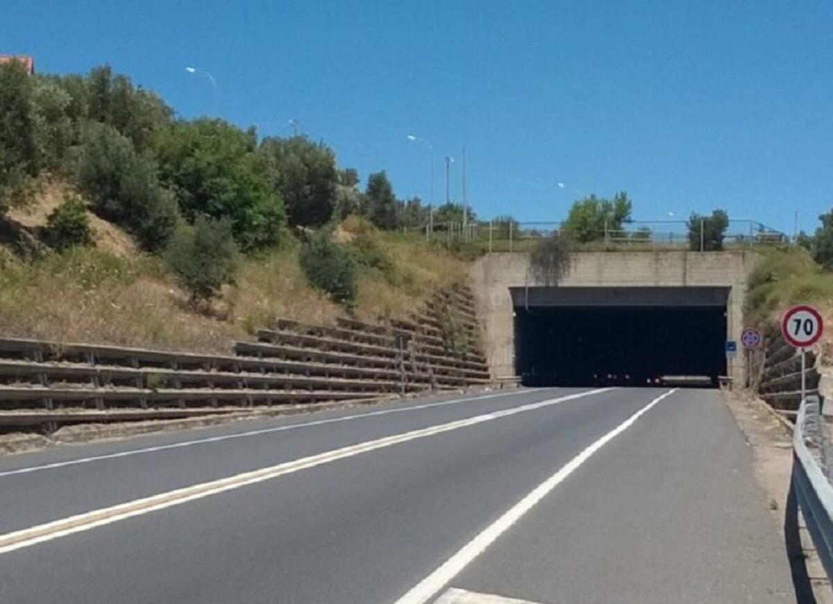 Incidente sulla SS 106, muore un centauro di 26 anni - 