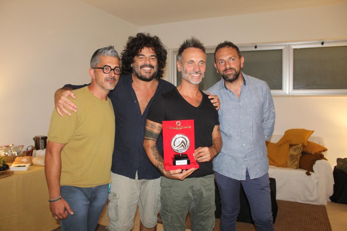 Il Premio Ausonia realizzato da Affidato consegnato a Nek e Renga - 