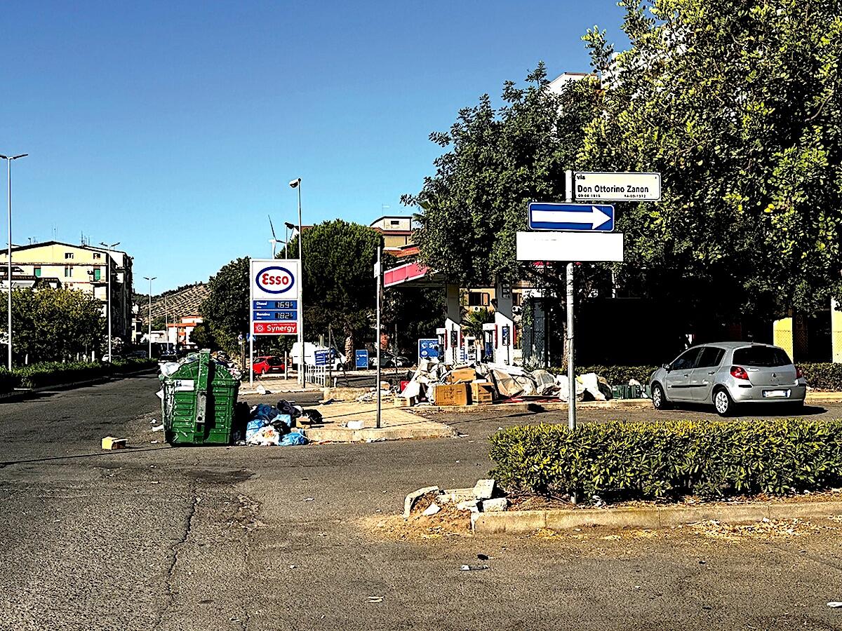 Crotone - Cinque fattori che influenzano la "percezione di pulizia" della città (Foto Gallery) - 