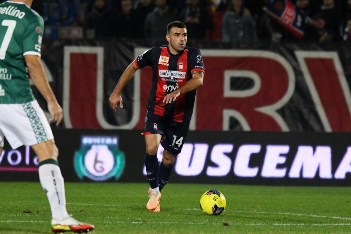 Calciomercato - Crotone | Per l'attacco rossoblù arriva fantasia e imprevedibilità, Gomez resta? - Serie C 2023-2024
Stadio Ezio Scida, Crotone
Nella foto: Carlo Crialese