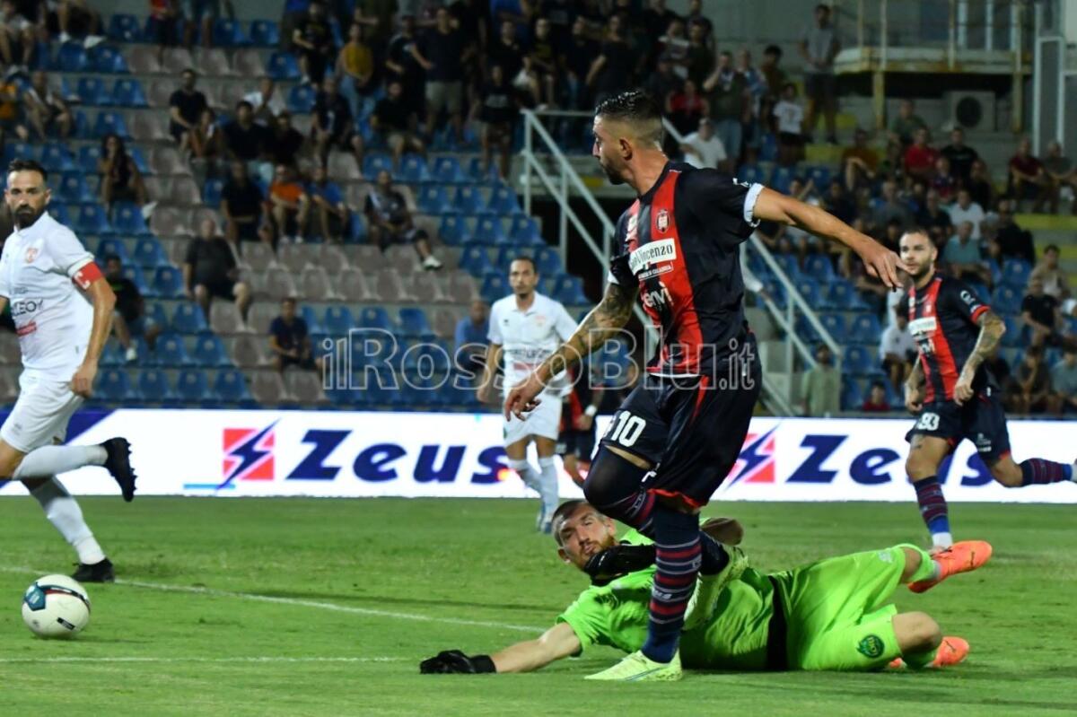 #CrotoneTeamAltamura 2-0 | Crotone impressionante per gioco, corsa, grinta e intensità - 
