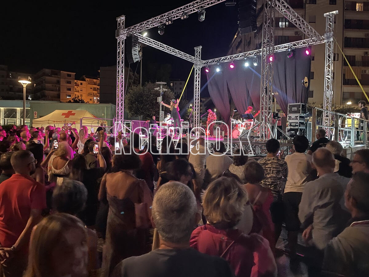 Crotone - Piazza Berlinguer e Piazzale Ultras: provvedimenti alla viabilità per concerti e Street Food - 