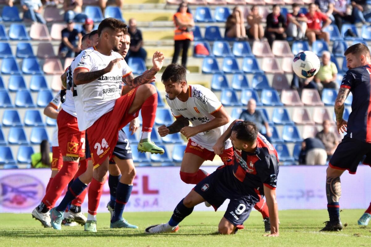 #CrotoneMessina - Coppa Italia | Qui Crotone: rossoblù ancorasa incompleti, ma Longo non vuole alibi - 
