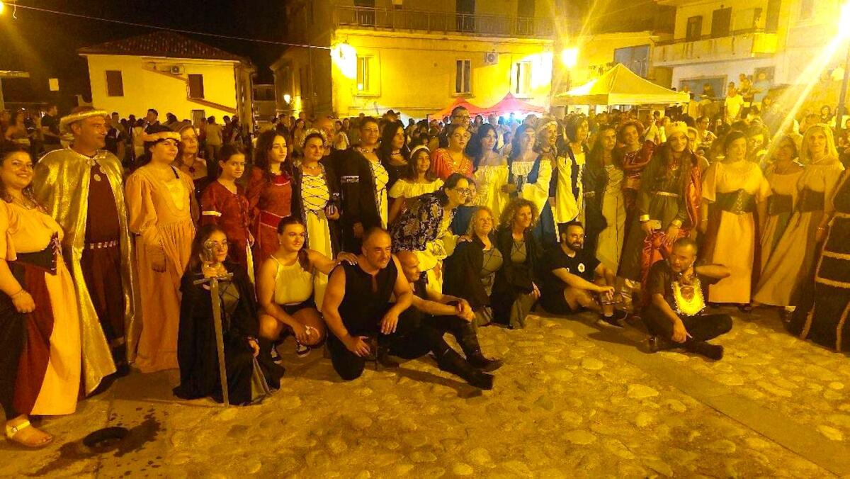 Strongoli - Grande successo per la prima festa medievale - 
