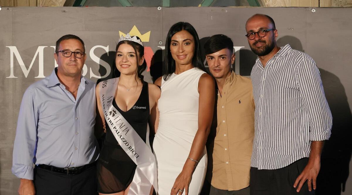 Miss Italia Calabria ha incoronato Miss Amare oltre Palazzo Ricci - 