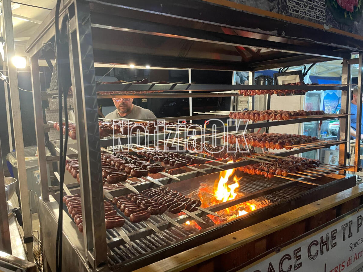Isola C.R. - Sul lungomare i sapori dell’International Street Food - 