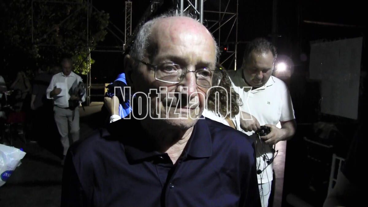 A Cirò Marina il prete degli ultimi: Don Antonio Mazzone e l'abbraccio al bambino abbandonato dalla madre - 