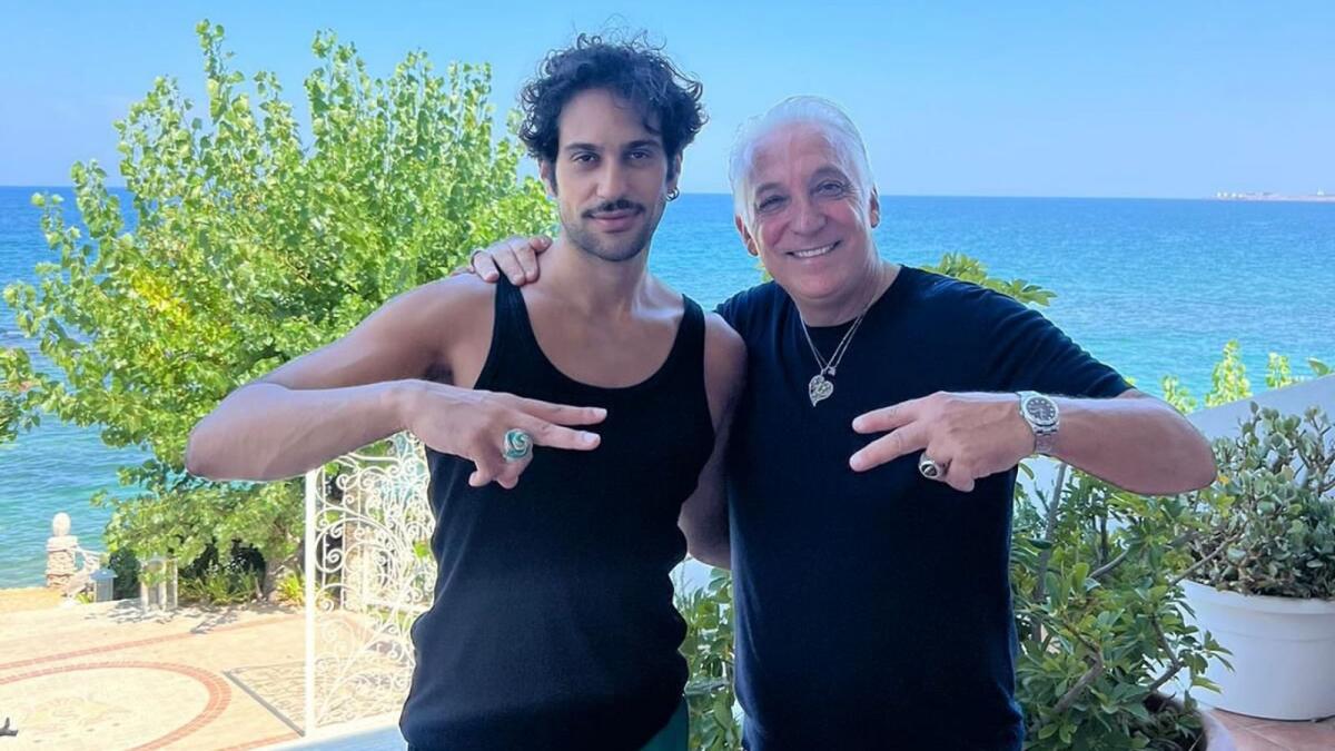 ''Tuta gold'': Mahmood sceglie il mare di Crotone - 