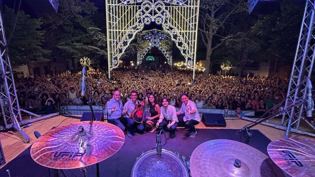 Un'estate di successi per Cecé Barretta, in migliaia a Cerenzia per l'ennesimo concerto - 