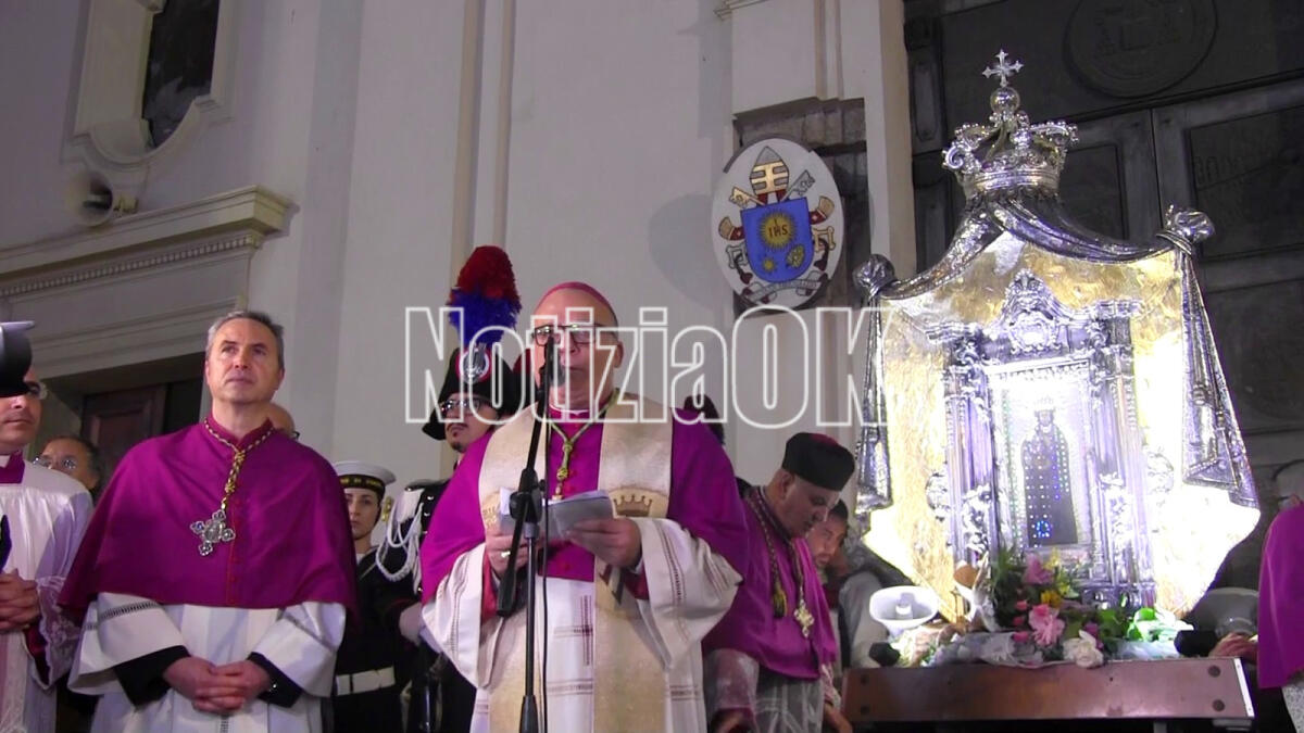 Crotone: La diocesi in festa per il compleanno dell’arcivescovo Panzetta - 