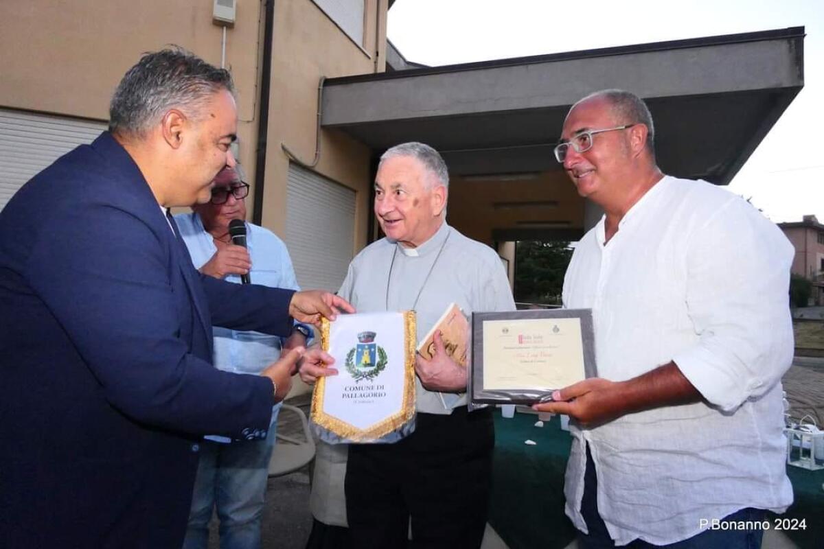 Pallagorio - A monsignor Luigi Renzo il Premio Ofelia Giudicissi - 