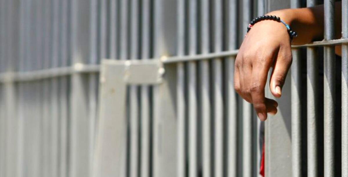 Cronaca - Violenza sessuale su una dipendente, arrestato titolare di uno stabilimento balneare - 