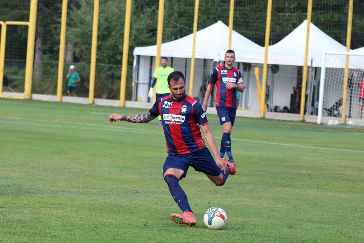 Calciomercato | Un'altra uscita per il Crotone: un difensore al Picerno - 