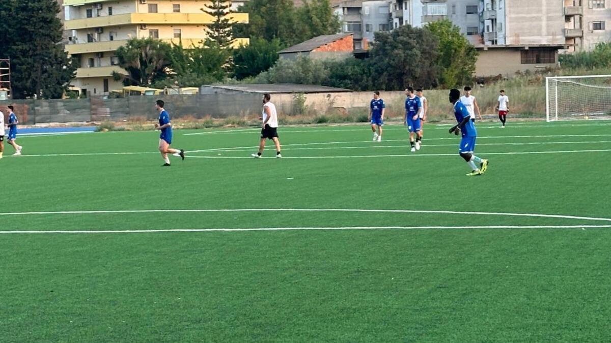 Promozione - Un'Aek Crotone vivace vince e convince prima dell'esordio ufficiale - 