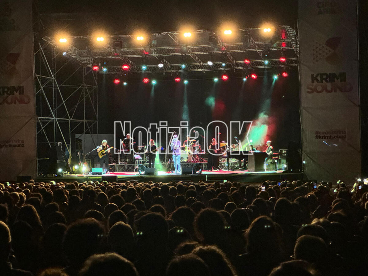 (Video) Francesco De Gregori protagonista ai Mercati Saraceni: magia e incanto a Cirò Marina - 