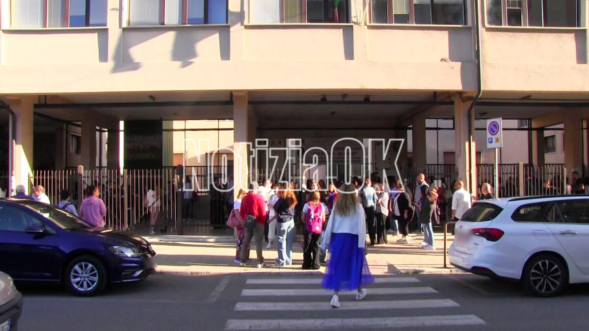 (VIDEO) Oggi la prima campanella, l'emozione del rientro in classe - 
