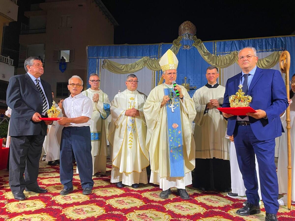 Michele Affidato realizza le corone per la Madonna di Porto Salvo di Bagnara - 