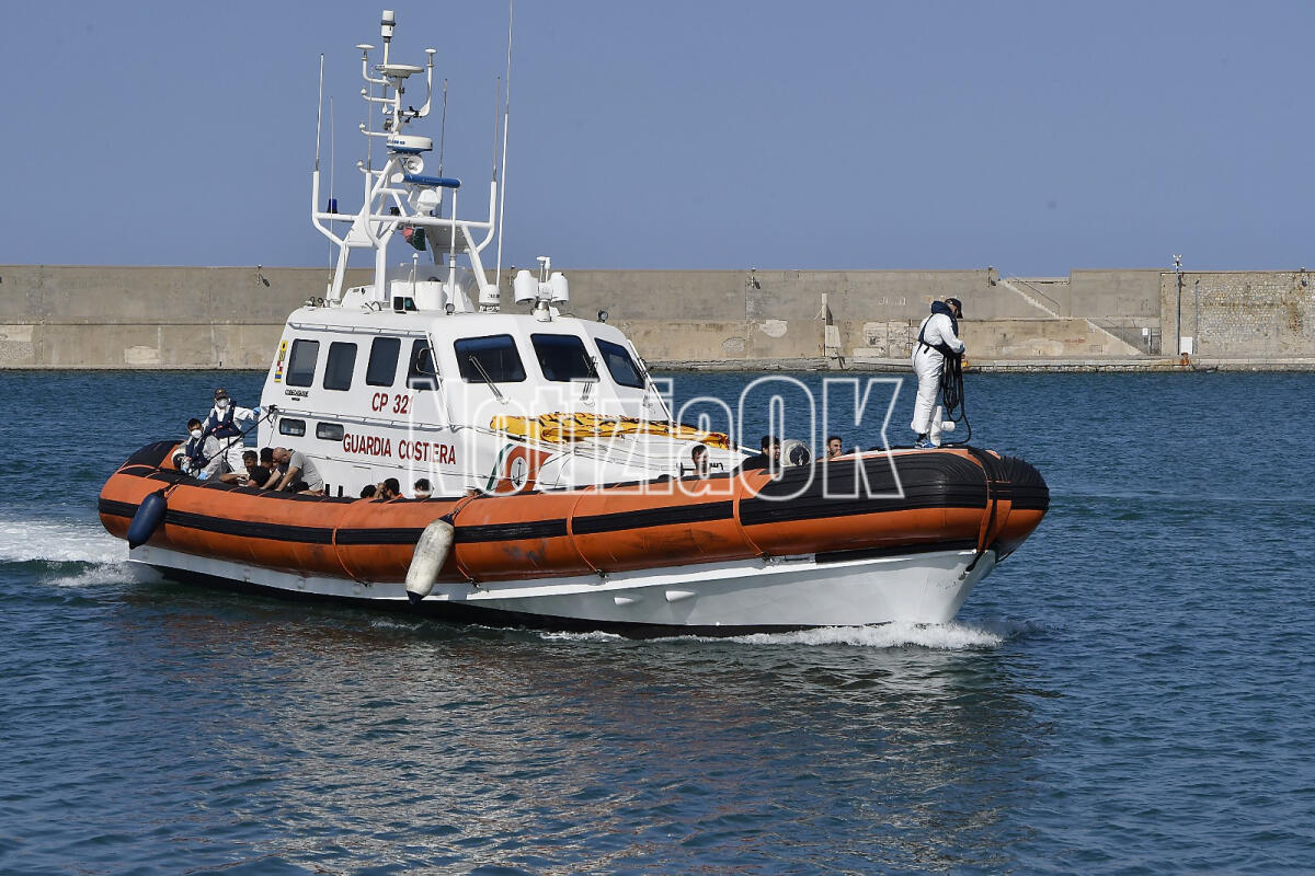 Nuovo sbarco di migranti in Calabria - 