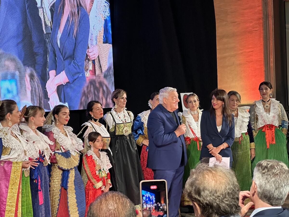 Gioielli, tradizione e solidarietà: al Premio Arberia riconoscimento per Gerardo Sacco - 