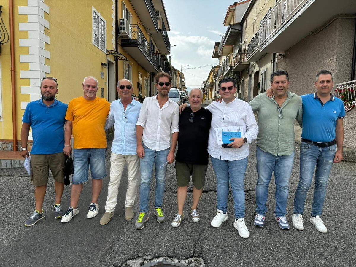 Cerenzia - Piazza Domenico Fazio si rifà il look - 