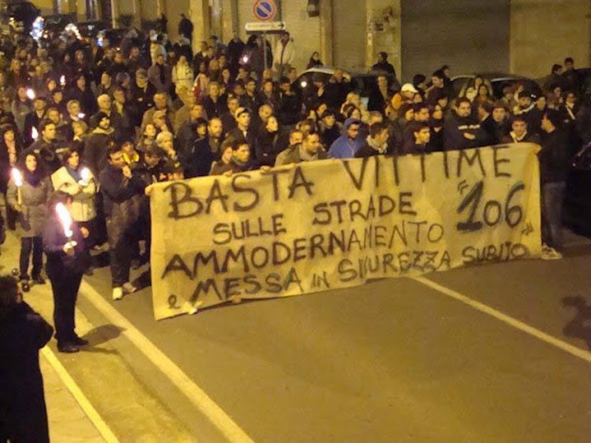 Domani fiaccolata per ricordare tutte le vittime della 106 - 
