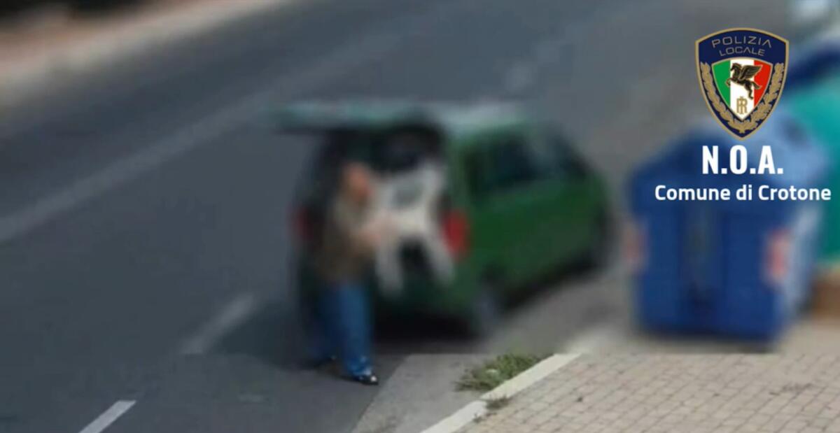 Crotone - Beccato mentre scarica ingombranti, multe anche nel centro storico - 