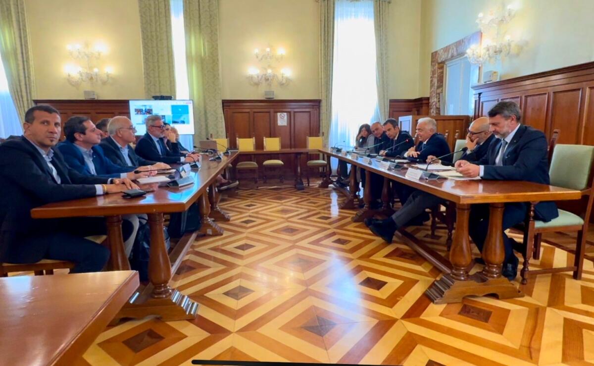 Tirocinanti, l'assessore Calabrese: ''Basta più precari, lavoriamo per la stabilizzazione'' - 